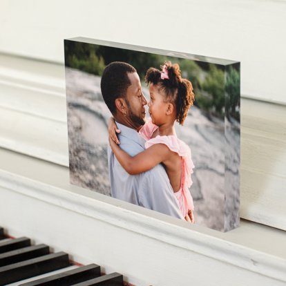 acrylic block of a father and a daughter at the beach sitting on top of a piano