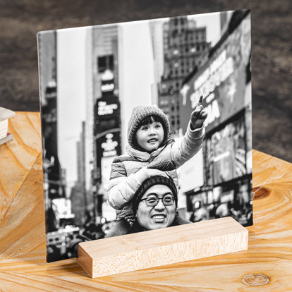 A tabletop photo tile featuring a candid vacation photo. 